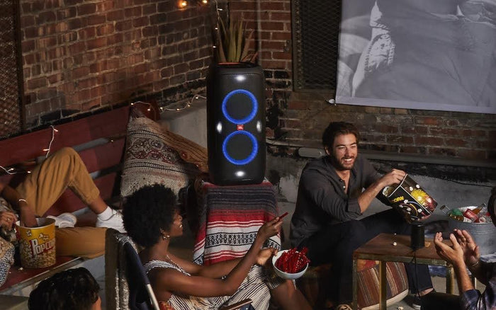 How to Plan a Christmas Party at Home with JBL
